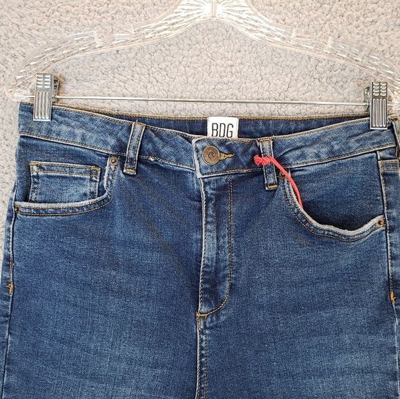 BDG Urban Outfitter Pine Med Wash Denim Stretch Bermuda Cut Off Jean Short Sz 31 - Picture 4 of 11